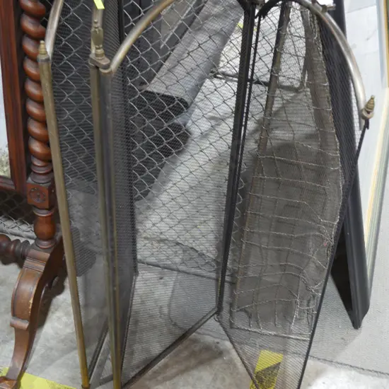Folding fire screen