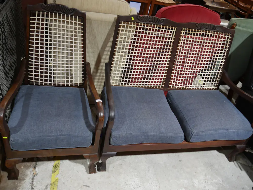 Two-piece lounge suite Image 1++