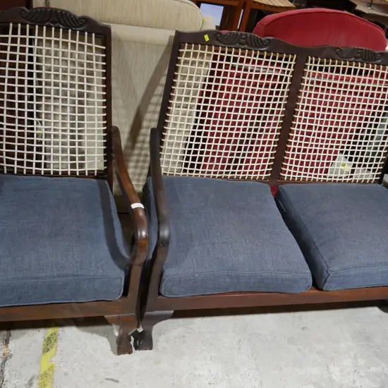 Two-piece lounge suite