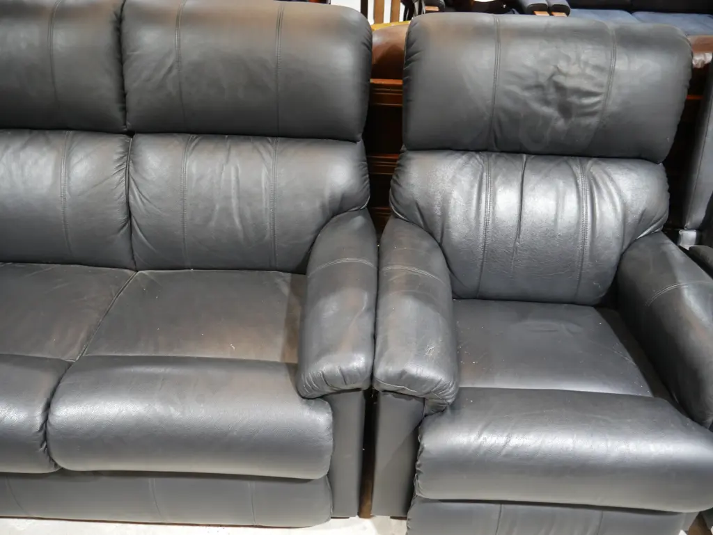Three piece black la z boy lounge suite Image 1++