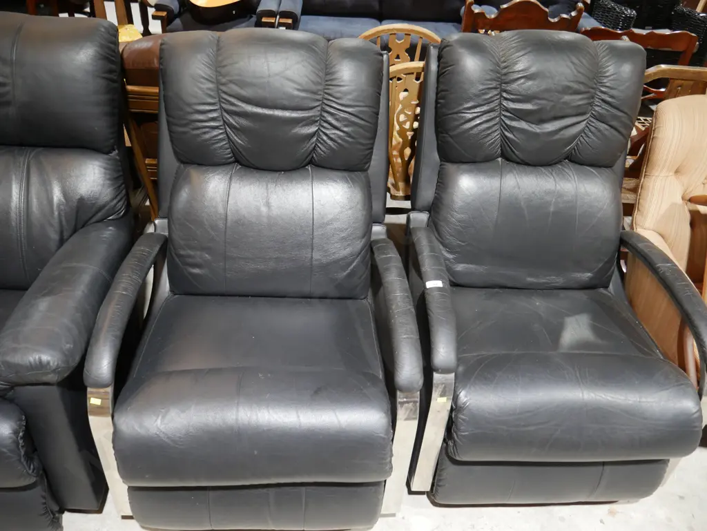 Pair of la z boy armchairs Image 1++