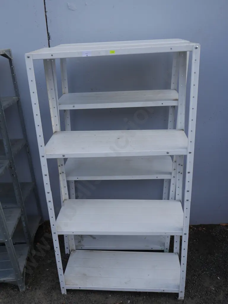 2 metal shelves Image 1++