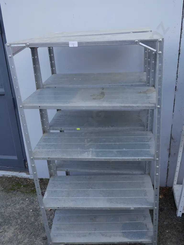 2 metal shelves Image 1++