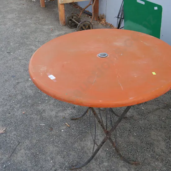 Round folding table (orange)