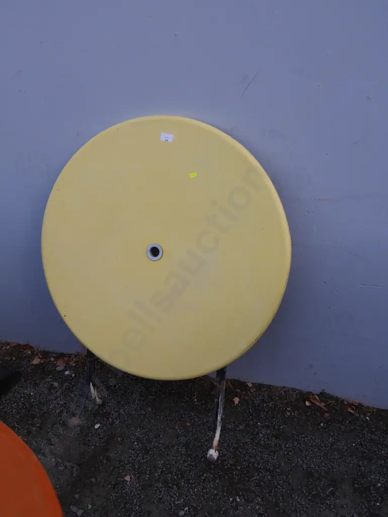 Round folding table (yellow) Image 1++