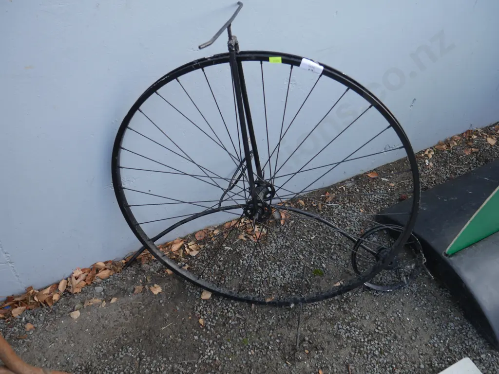 Bicycle plant stand Image 1++