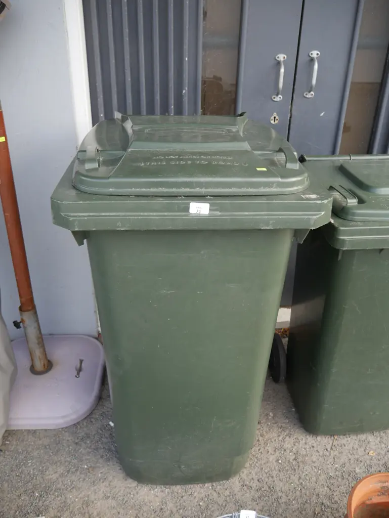 Wheelie bin Image 1++