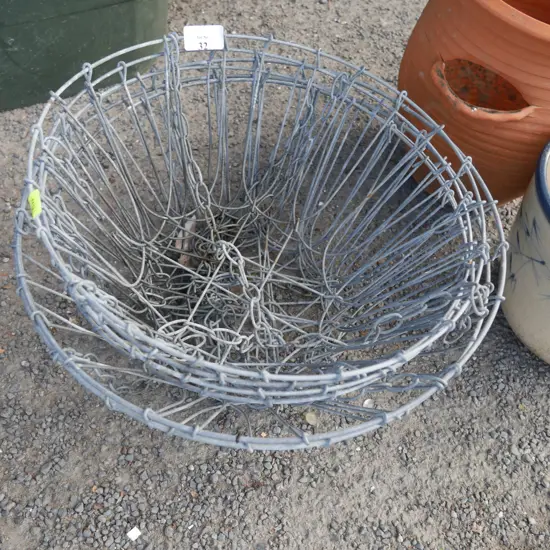Wire hanging planters