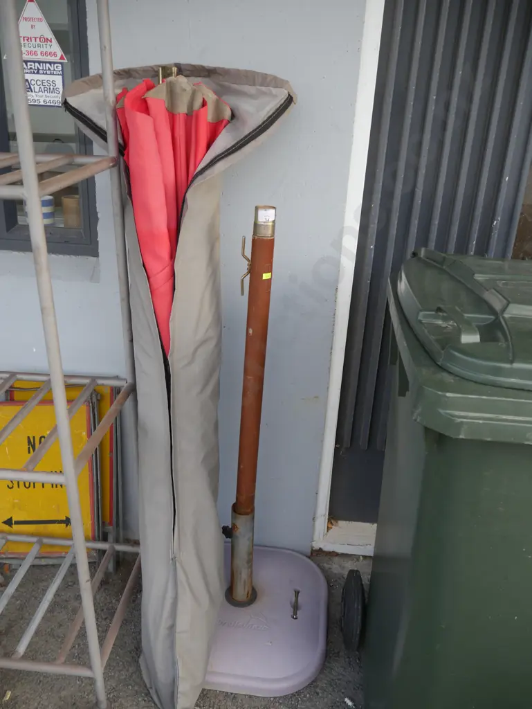 Sun umbrella and stand Image 1++