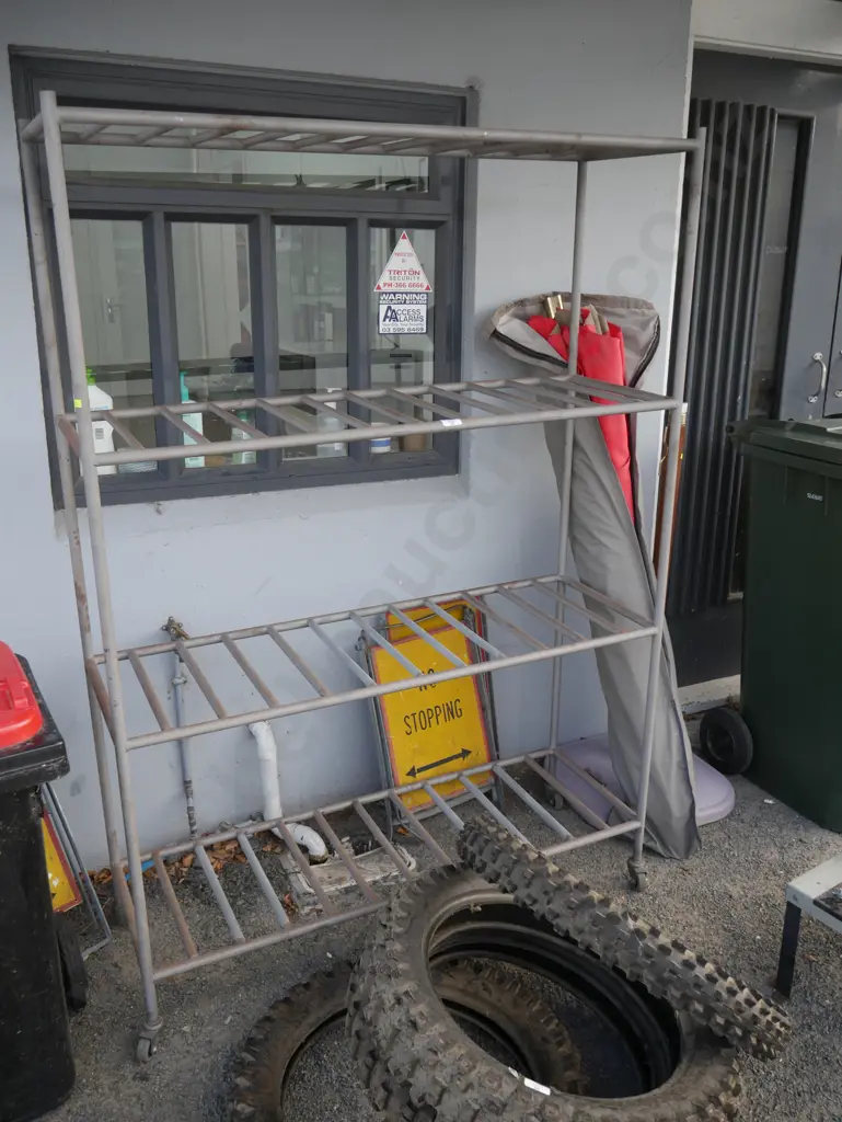 Metal shelf unit Image 1++