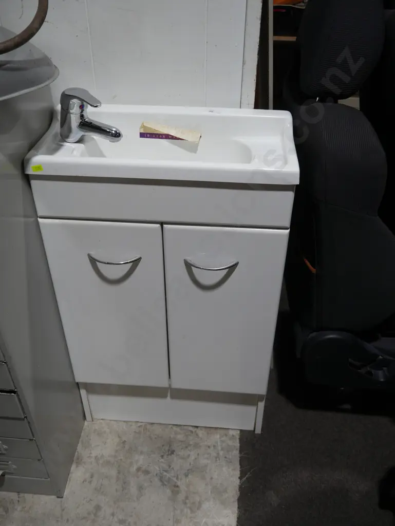 Bathroom vanity Image 1++