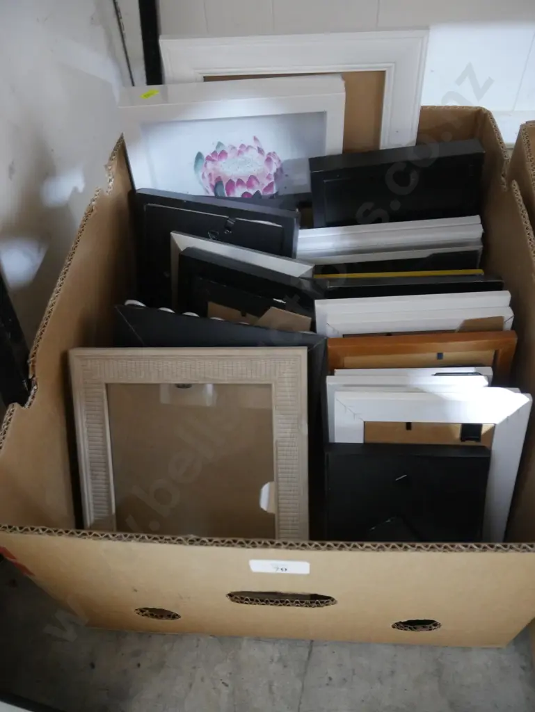 Box of picture frames Image 1++