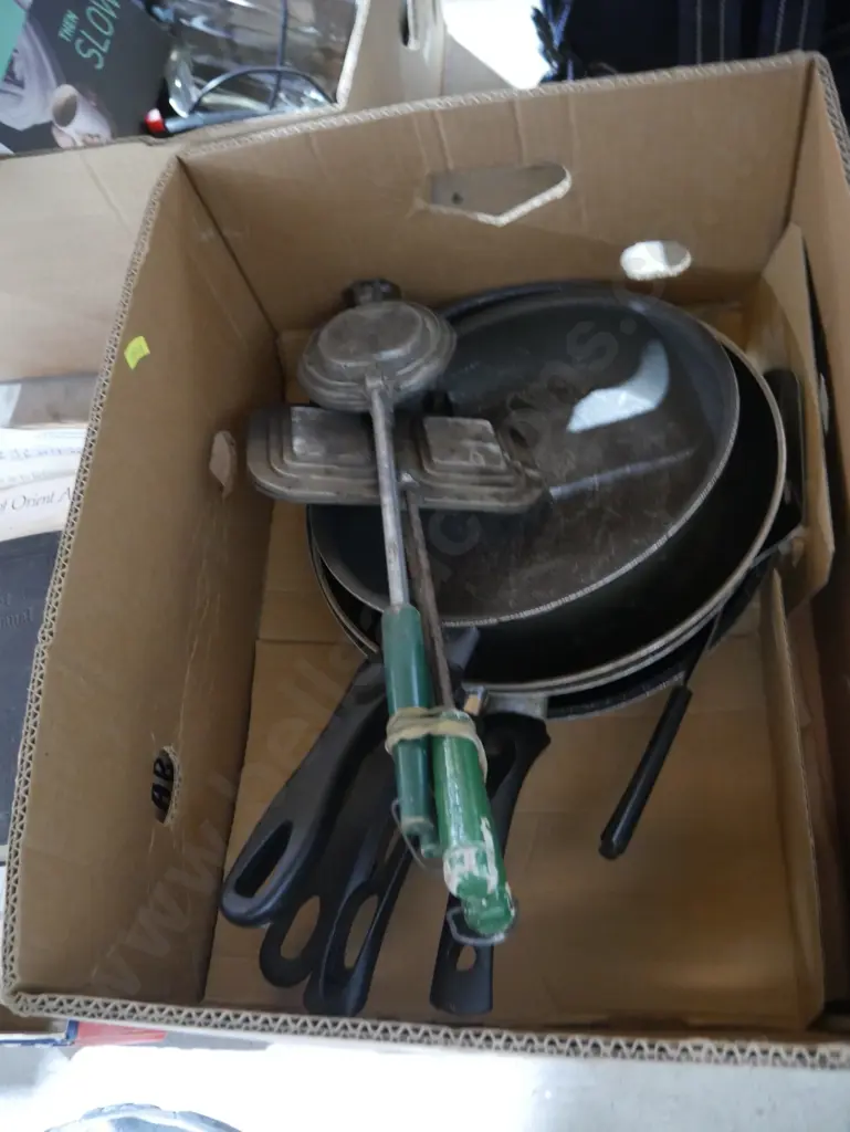 Jaffer irons, pans Image 1++