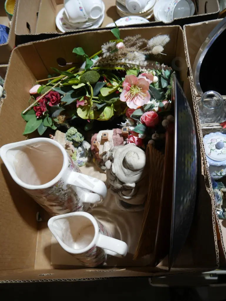 Lilliput Lane houses, jug vases etc Image 1++