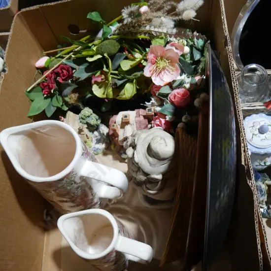 Lilliput Lane houses, jug vases etc