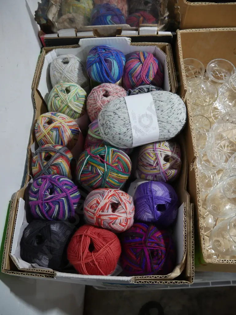 Balls of wool Image 1++