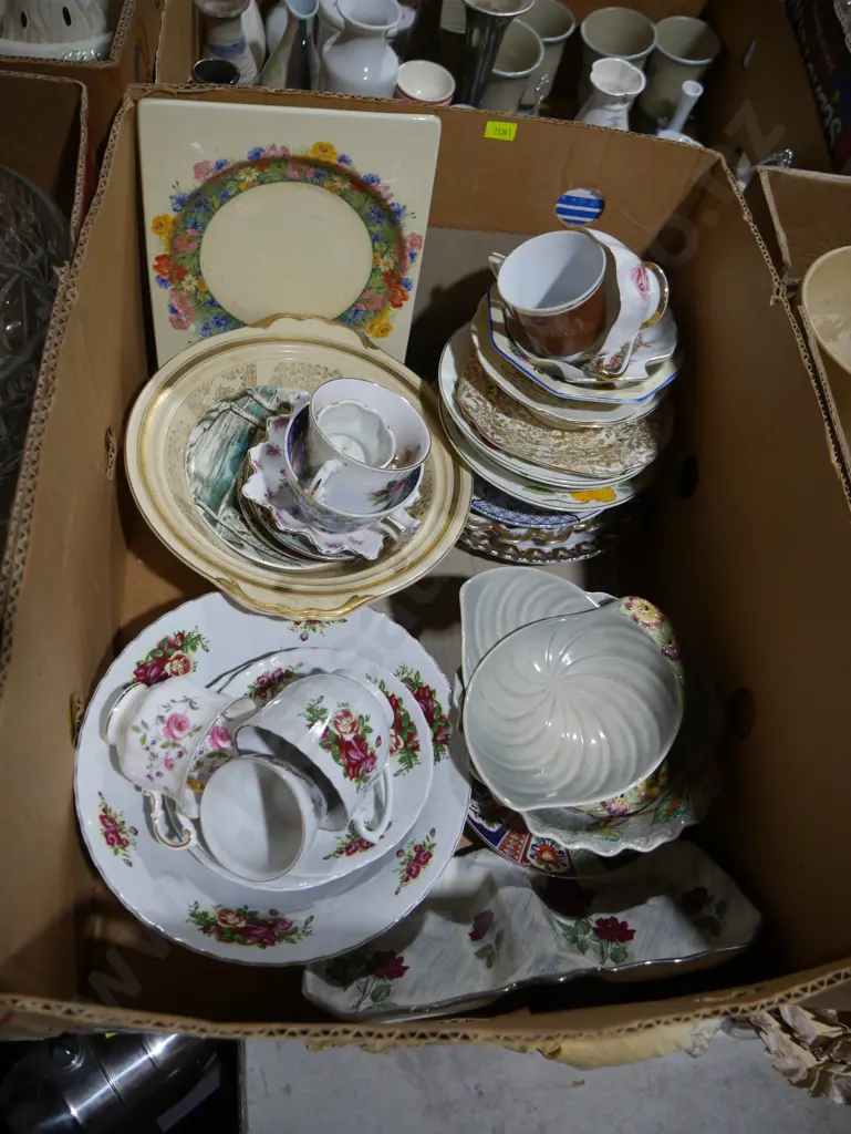Box of assorted china Image 1++