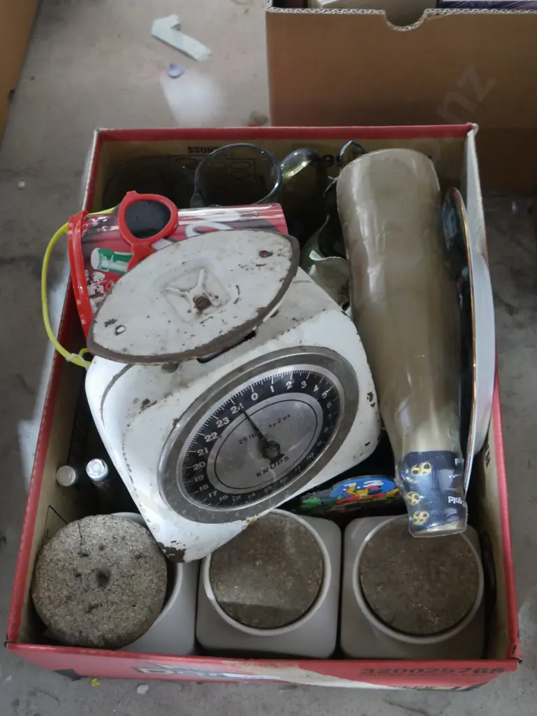 Scale, glassware, etc Image 1++