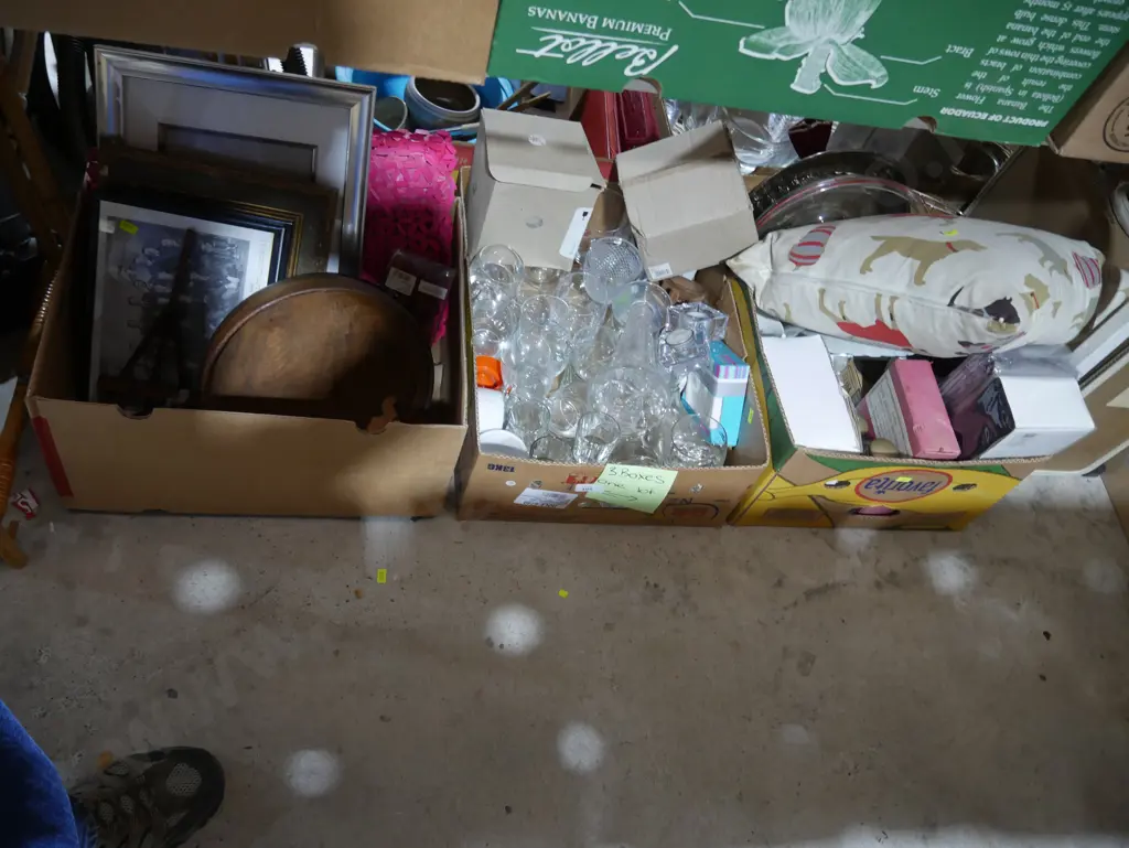 Three boxes of glassware, art etc Image 1++