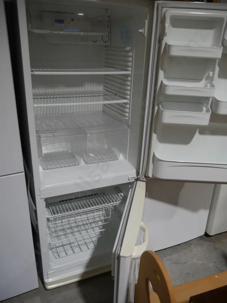 Kelvinator fridge freezer Image 1++