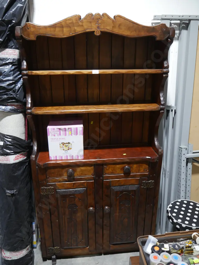 Chipped carved hutch dresser Image 1++