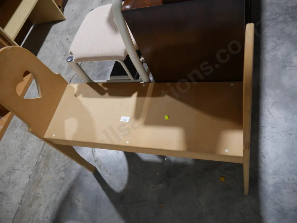 Small bench seat Image 1++