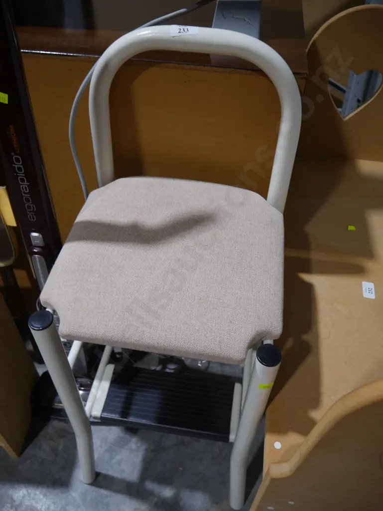 Step stool Image 1++