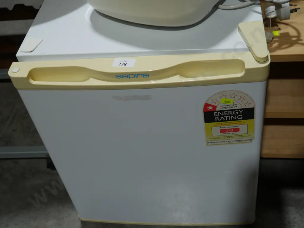 Bar fridge Image 1++