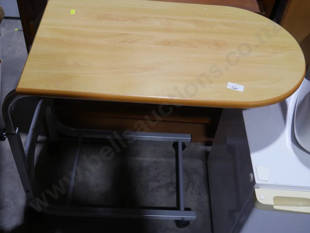 Bed tray on wheels Image 1++