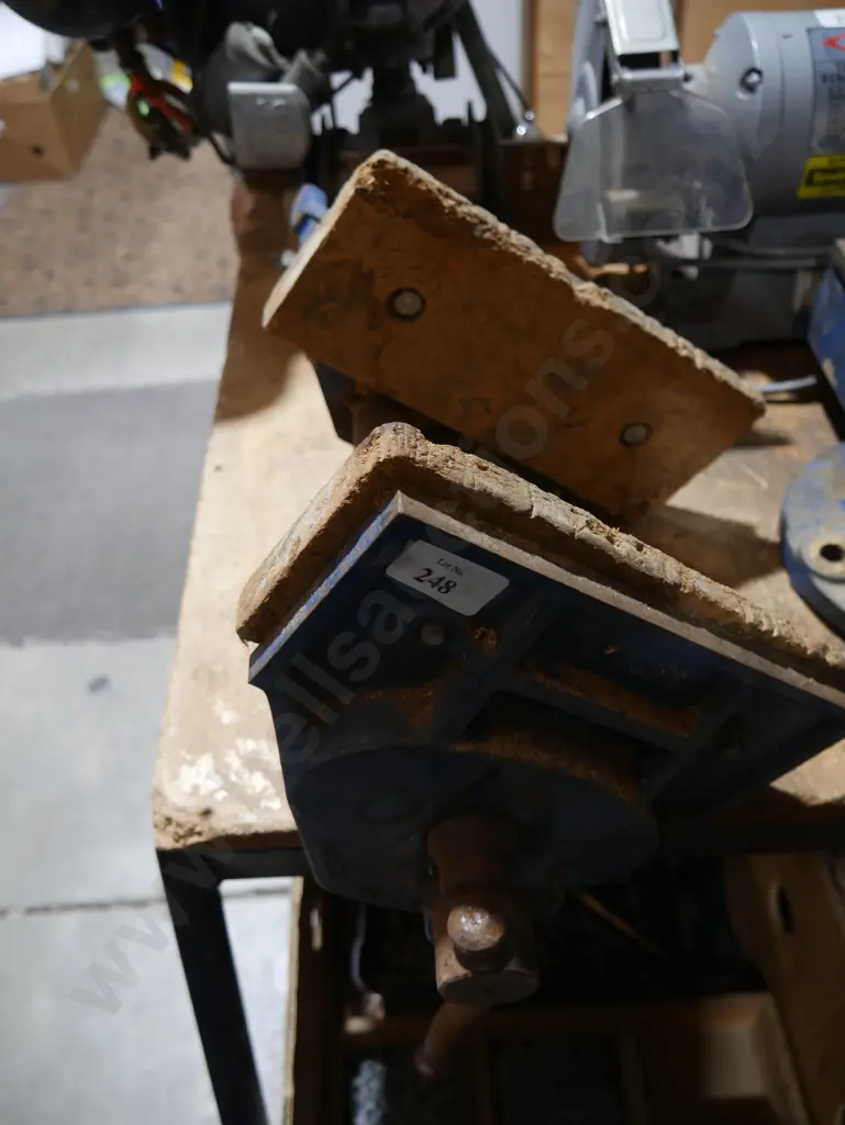 Record woodworking vice Image 1++