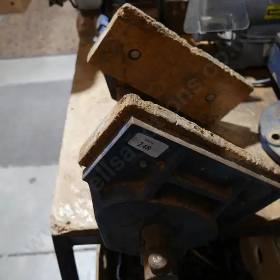 Record woodworking vice