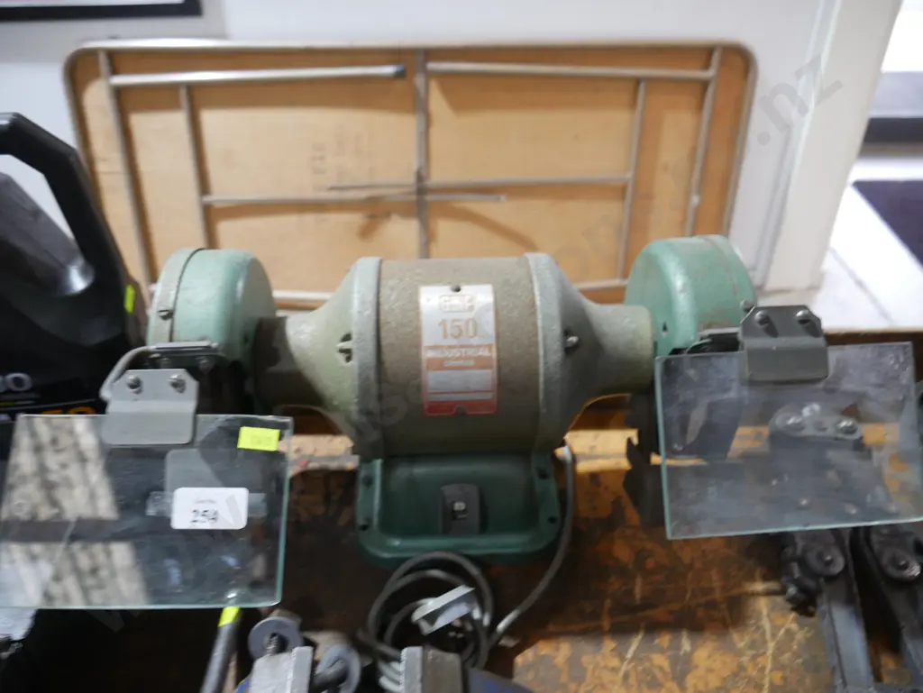 Bench grinder Image 1++