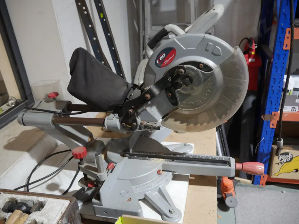 Icon sliding mitre saw Image 1++