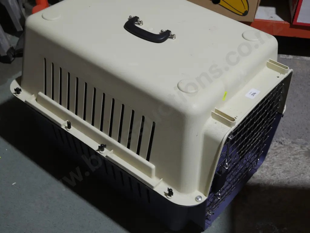 Large pet crate Image 1++
