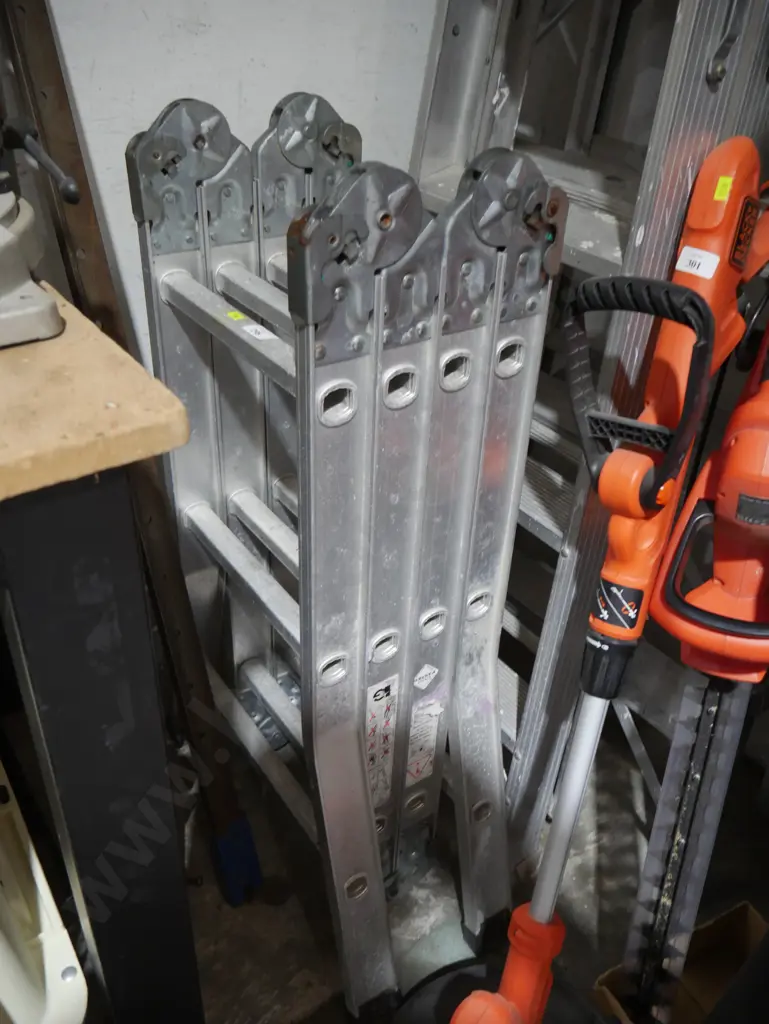 Folding extension ladder Image 1++