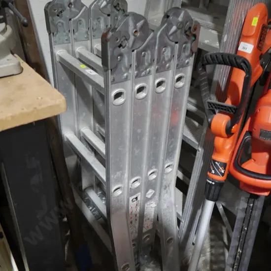 Folding extension ladder