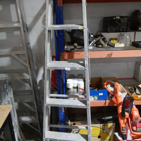 Aluminium extension ladder