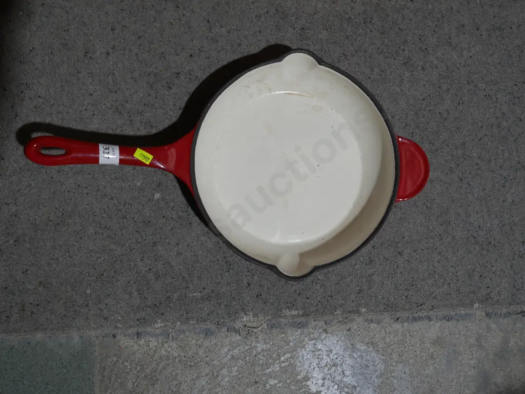 Cast fry pan Image 1++