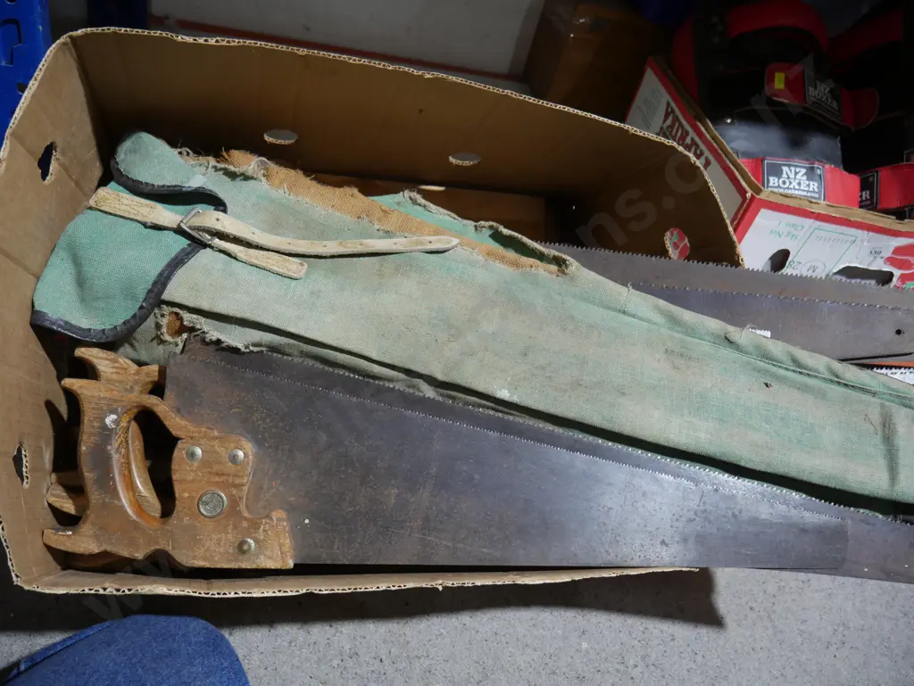 Assorted hand saws Image 1++