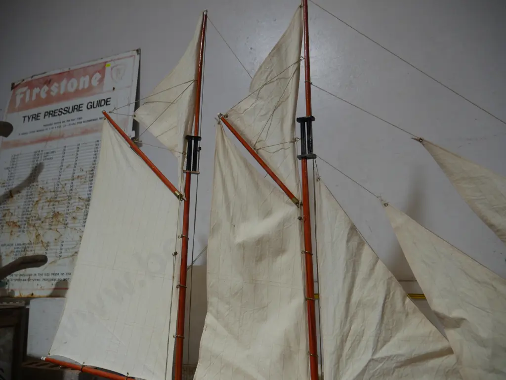 Model sailing ship Image 1++