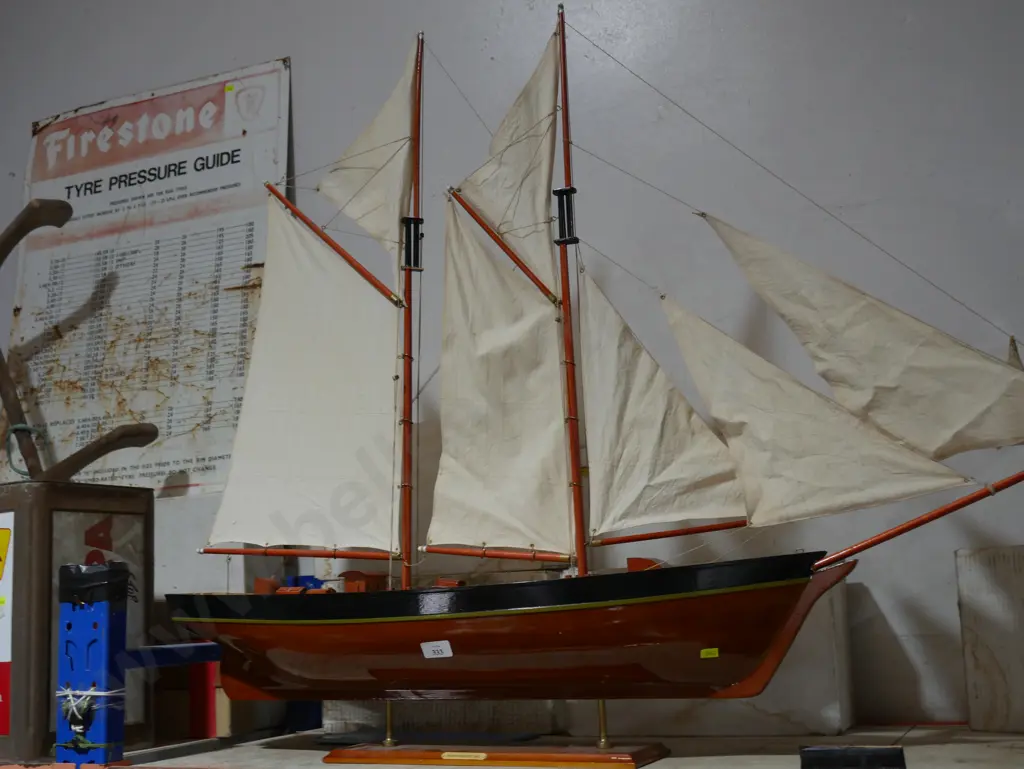 Model sailing ship Image 1++