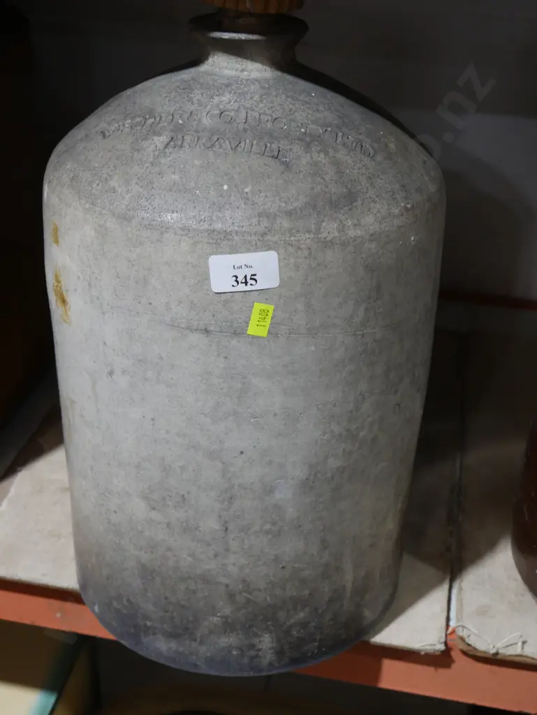 wischer & Yarraville stone jar Image 1++