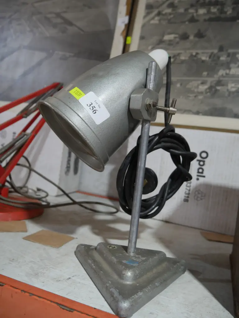 Laboratory lamp Image 1++