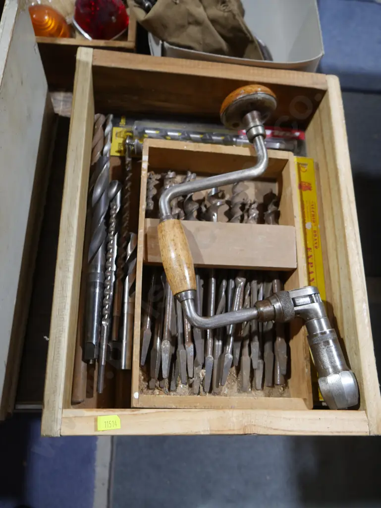 Hand drill and drill bits Image 1++