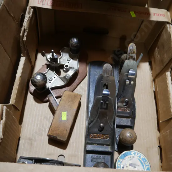 Assorted wood planes etc