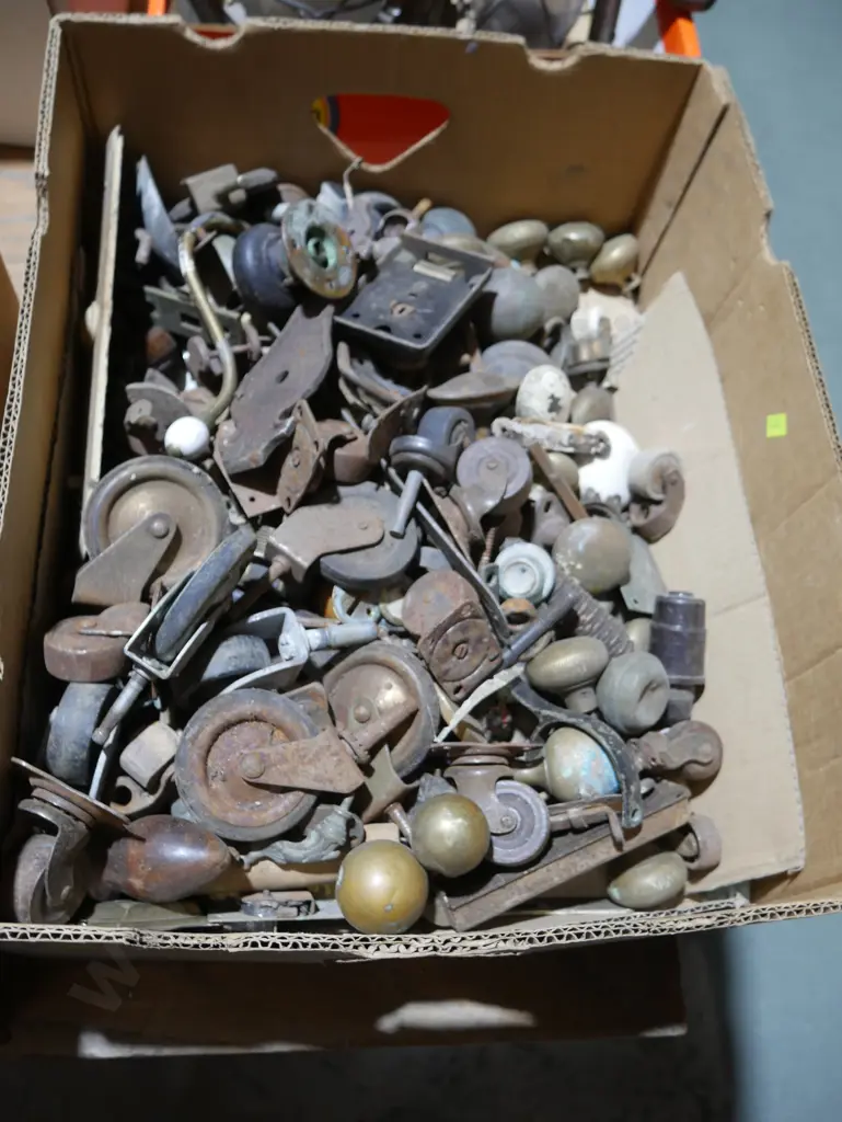 Metal door knobs etc Image 1++