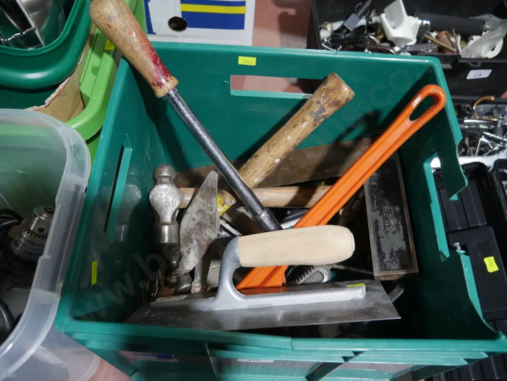 Assorted hand tools Image 1++