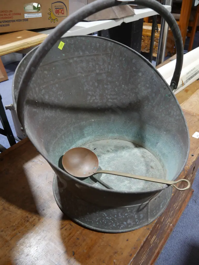 Lion Red coal bucket Image 1++