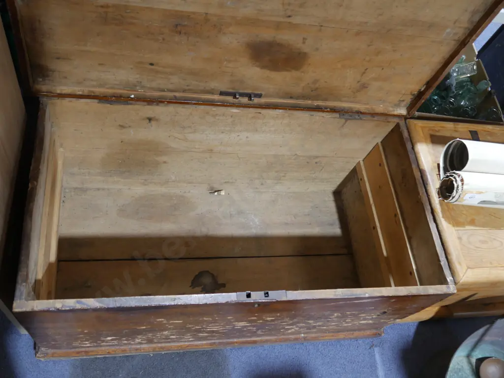 Wooden trunk Image 1++