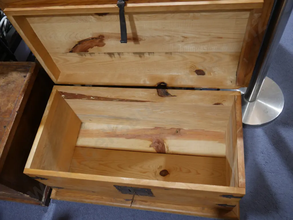 Wooden trunk Image 1++